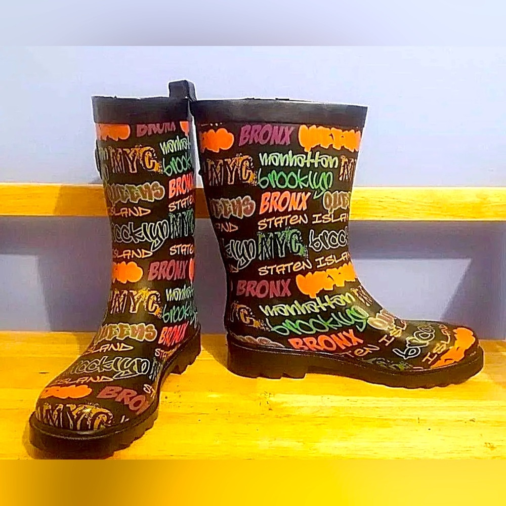 Capelli New York Women Size 6 Rain Boots Black with Multi-color Graffiti of NYC